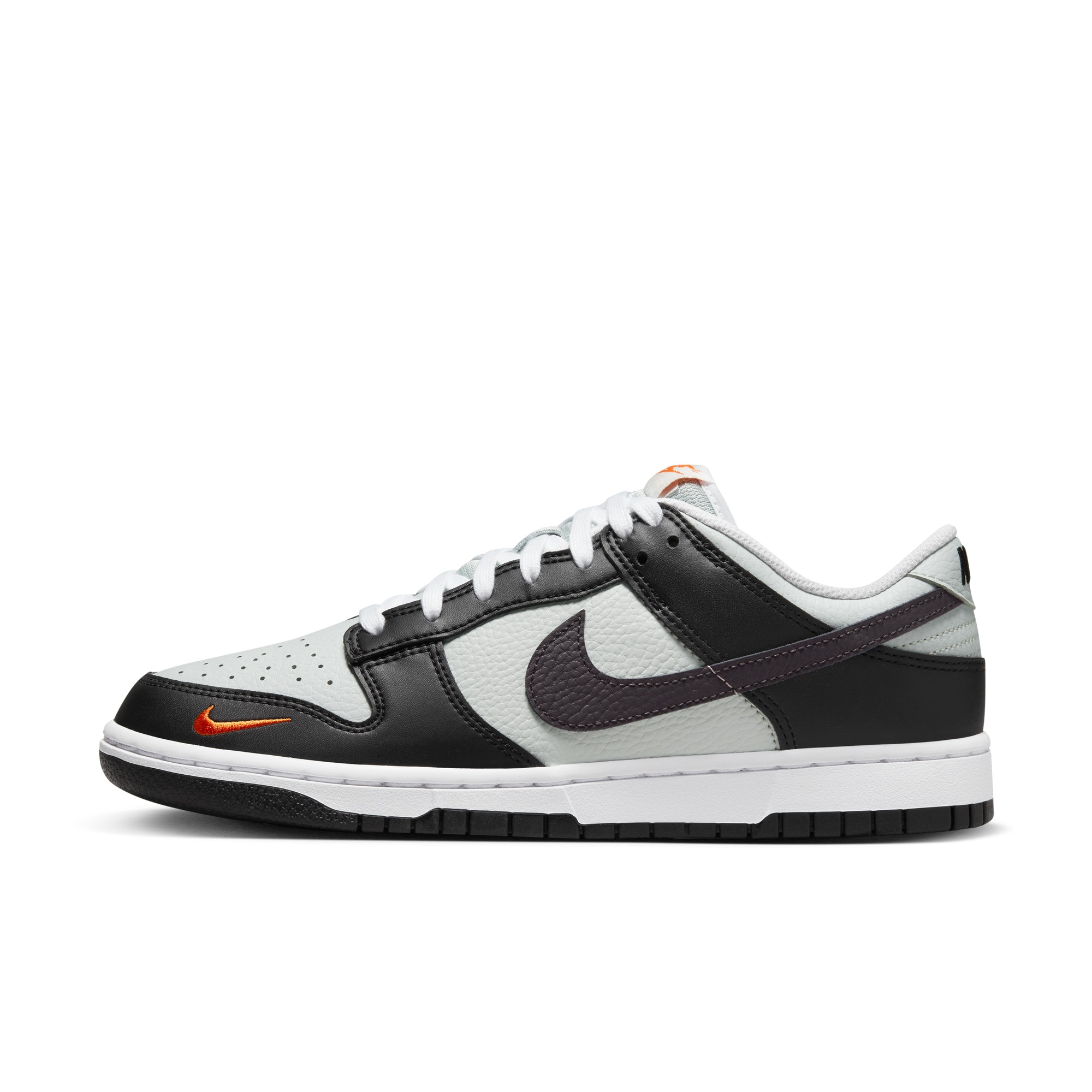 nike sb dunk low white black