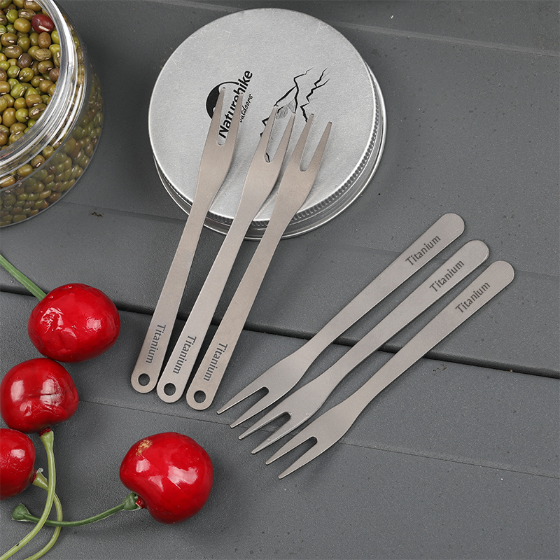 Pure titanium fruit fork Vegetable fruit titanium fork fork Family outdoor child old man adult easy to clean Ta8151