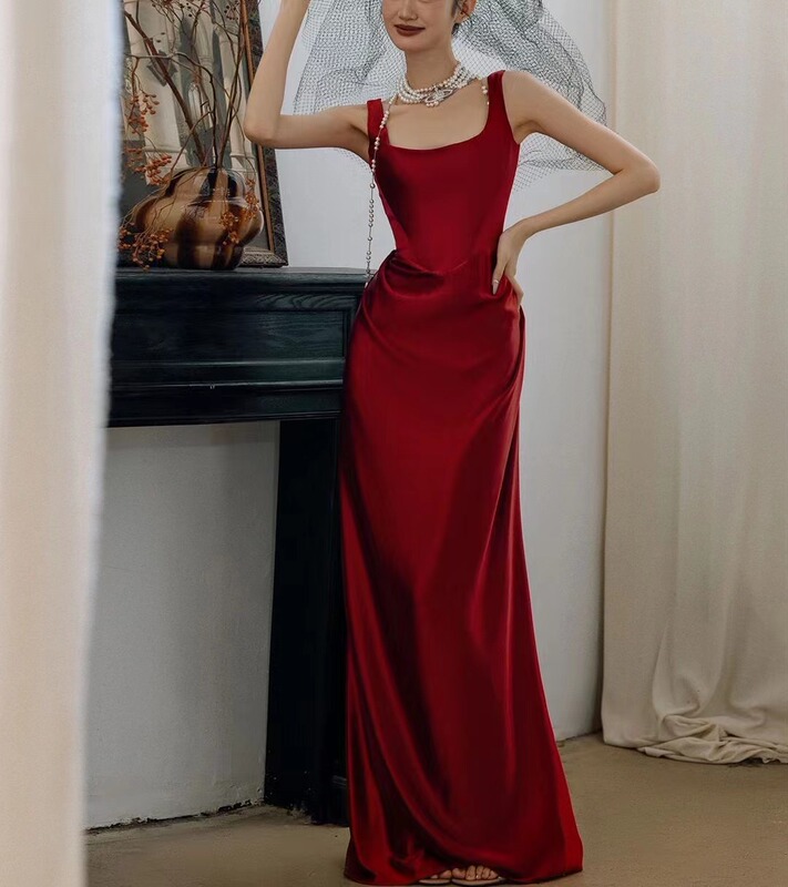 Red French Retro High-End Satin Long Engagement Dress for the Bride, Suitable for Autumn and Winter, Can Be Used as a Wedding Evening Dress