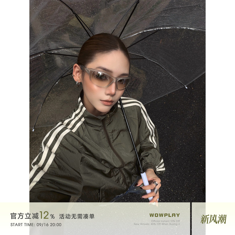 Wowplay Yang Jiqi American Retro Striped Stand-Up Collar Jacket for Women, Autumn Sports Casual Apuri Style Jacket Wowplay Yang Jiqi American Retro Striped Stand-Up Collar Jacket for Women, Autumn Sports Casual Apuri Style Jacket