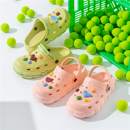 Летние мультяшные тапочки в стиле Crocs на платформе, нескользящие модные пляжные женские женские тапочки, подходят для носки на улице, закрытый носок