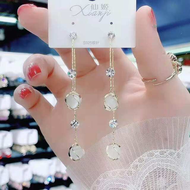 Korean version of diamond-studded tassel earrings, long opal earrings, super flash, temperament, personality, all-match female earrings, thin face