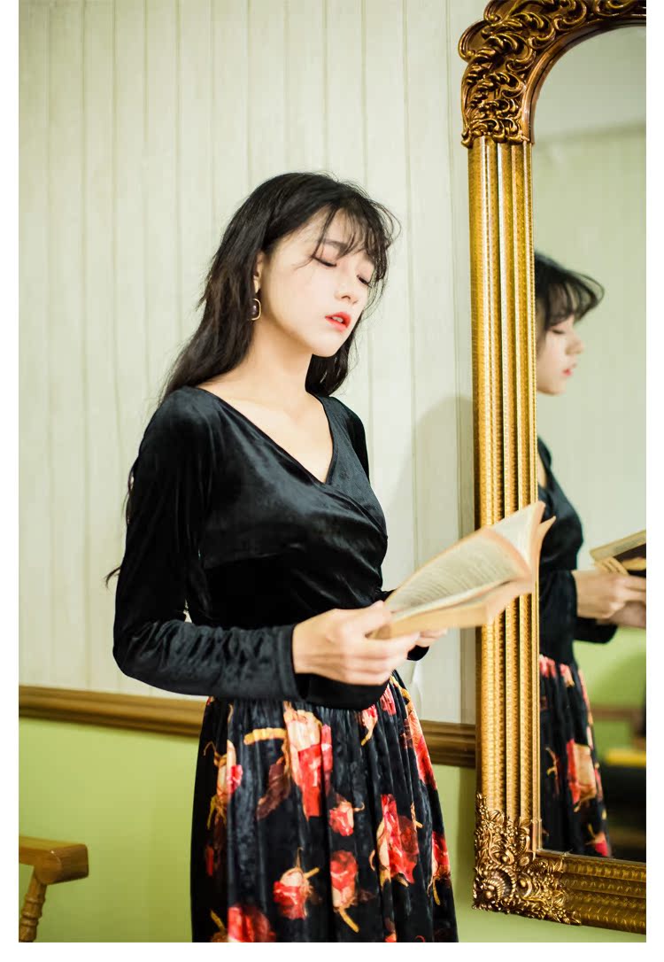 Medea mùa thu retro hoa hồng nhung cổ chữ V dài tay mảnh mai nhung đáy váy nhung váy len suông dáng dài