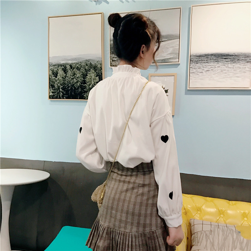 Áo sơ mi nữ dễ thương nhỏ tươi ngọt ngào cô gái Nhật Bản tình yêu thêu phun tay áo nấm ren cổ áo sơ mi dễ thương sơ mi cộc tay
