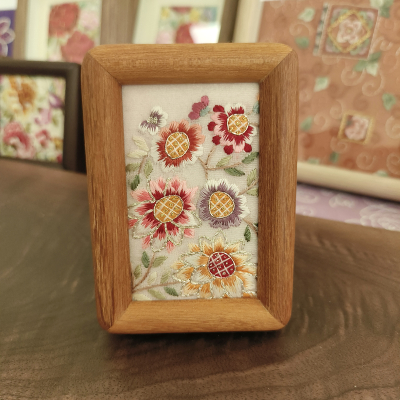 3inch Solid Wood Mortise and Tenon Frame Display Stand with Floral Motifs, Collectible Old Suzhou Embroidery, Antique Miniature Embroidery Ornament Lx009 3inch Solid Wood Mortise and Tenon Frame Display Stand with Floral Motifs, Collectible Old Suzhou Embroidery, Antique Miniature Embroidery Ornament Lx009