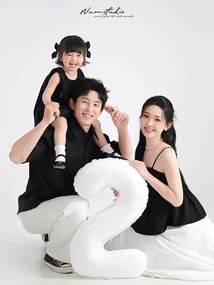 全家福摄影服装黑色系家庭装三口亲子装影楼拍照周岁亲子主题道具