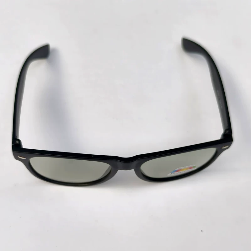 Polaroid, light glasses, polarising fish dart