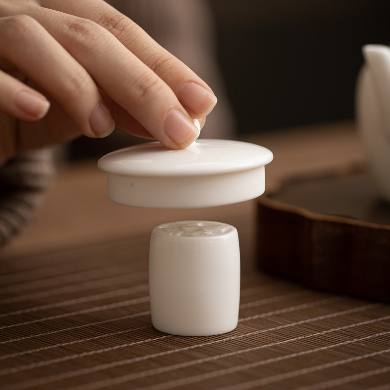Ceramic Lid Holder for Kung Fu Tea Set, Chinese Tea Ceremony Accessories, Simple Handmade Teapot Lid Holder in White Porcelain with a Jade-Like Finish