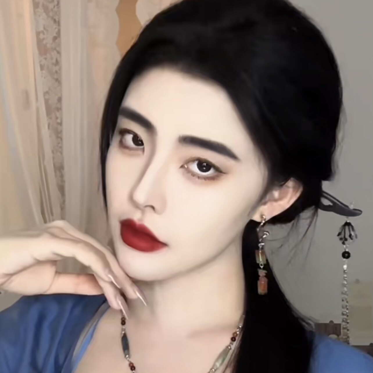 唇线世家