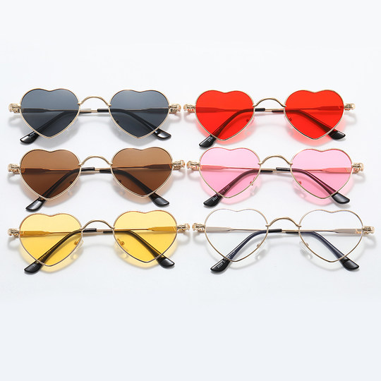 2025 Europäische und amerikanische Damen-Sonnenbrille mit kleinem Rahmen, herzförmiges Metall-Team-Straßenschieß-Sonnenbrille, Persönlichkeit, Avantgarde-Liebesbrille für Damen