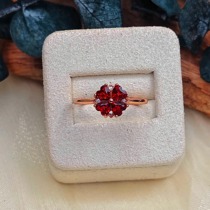 (Pour) Garnet four-leaf clover ring ys019