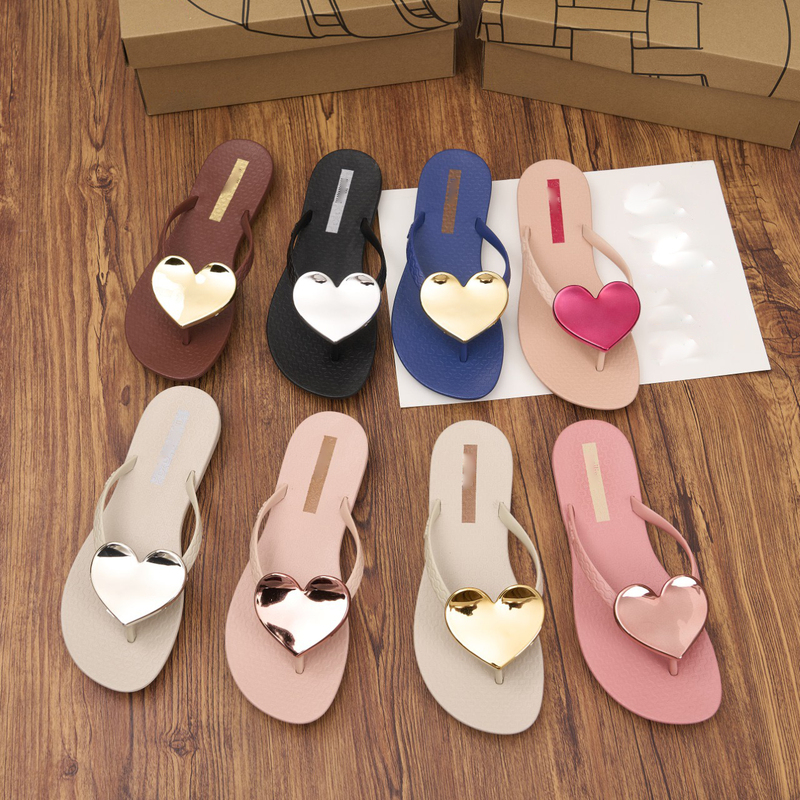 2026 Summer New Women's ins Internet Celebrity Heart-Shaped Flip-Flops Flat Sandals Peach Heart Thai Beach Shoes