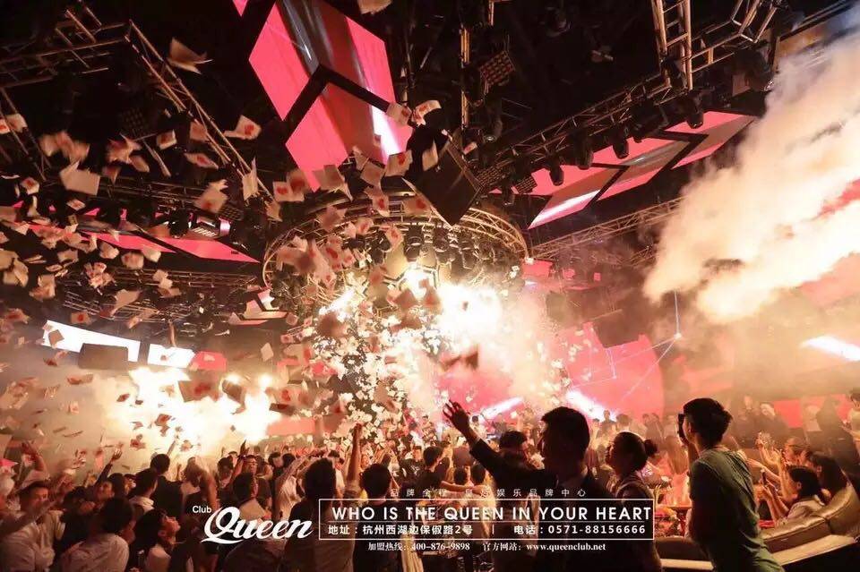 Nightclub bar red heart love atmosphere tissue paper hand throwing paper is not flame retardant bar atmosphere paper props custom tissue paper