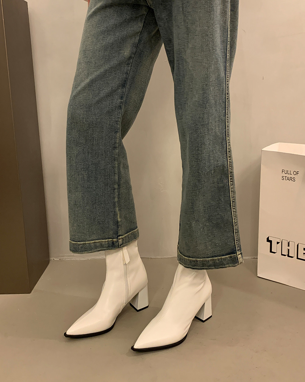 Французский эластичность Lean -Thin Boot самка 2025 осенью и зимой новый наконечник Толстые голые сапоги на высоком кабгалстук-бабочкае Лодыжка короткие трубки ботинки сын Sonlarfu/Suo Lanfu 