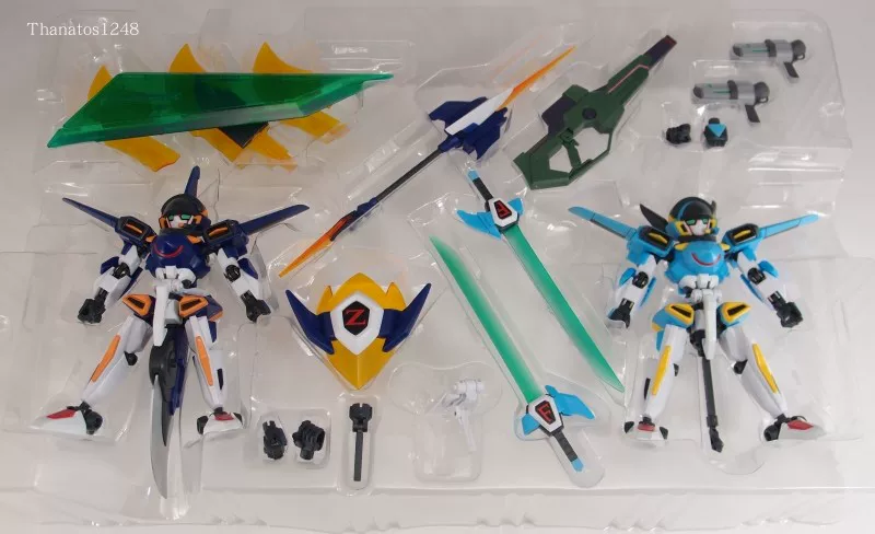 Bandai сверх-литой готовый к бою LBX Icaros атакует Gemini Akris