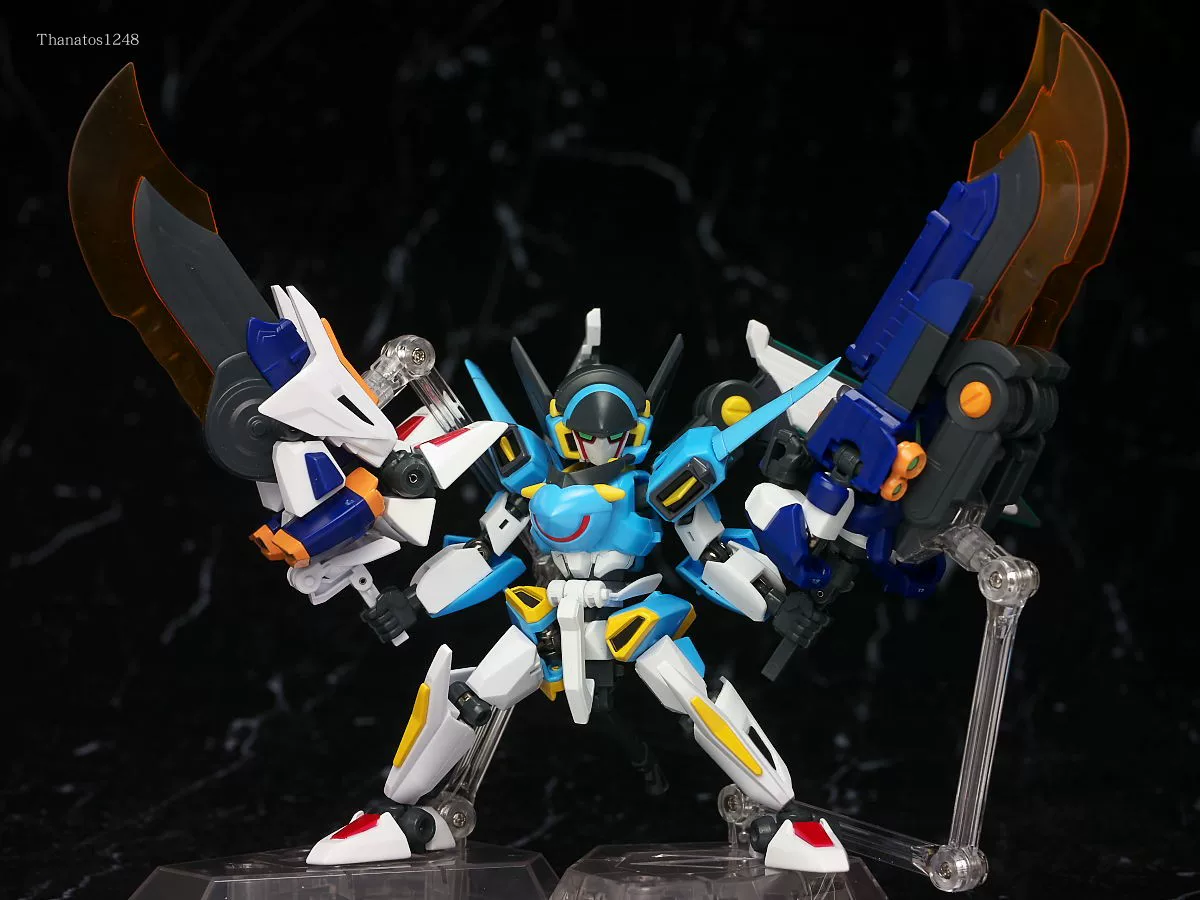 Bandai сверх-литой готовый к бою LBX Icaros атакует Gemini Akris
