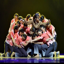 Group Dance My Mom called Gui Mei Stage to perform the Teachers Day Song of Teachers Day Song of the Teachers Modern Dance Costume Performance