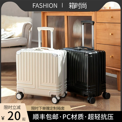 Небольшой чемодан из ПК-материала, который можно взять на борт.