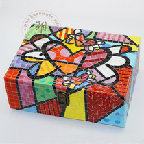 The heart of the Yuessen Live Gliding Through the heart) Romero britto containing box Caring Heart-shaped Popwind Large 
