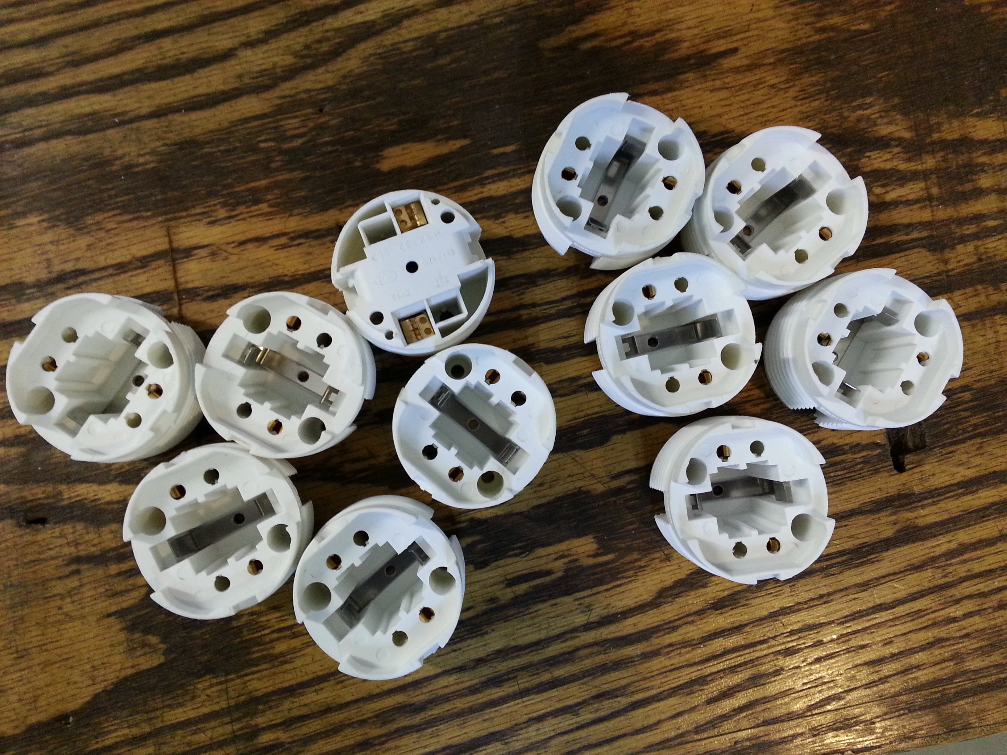 PL-C intubation lamp foot cylinder lamp foot 10W 13W 18W 18W 26W intubation lamp holder