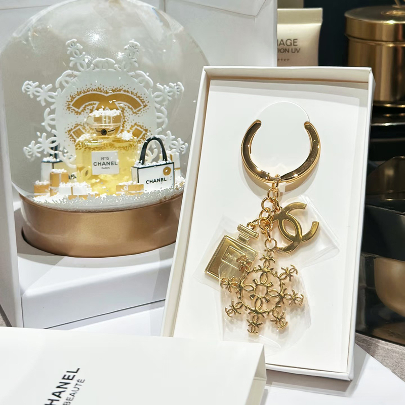 New Domestic Store Exclusive Gifts: Keychain/Ring, Christmas Snowflake Perfume Bottle, Double C Pendants, 3 Pieces in Total, Boxed