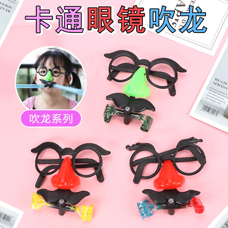 Blowing a beard stares at the big nose glasses blowing dragons and people funny Yiwu di stalls sell hot