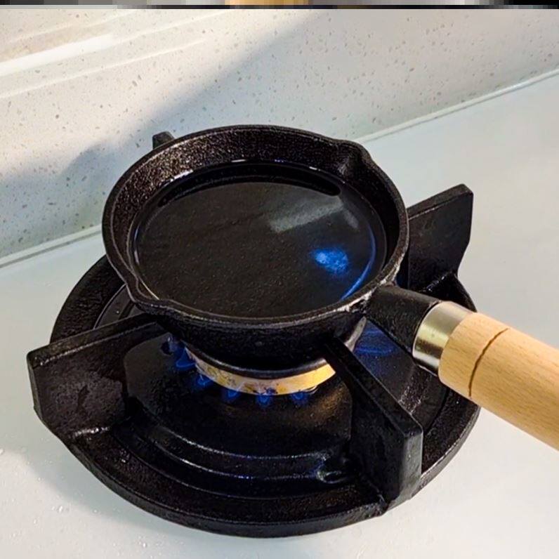 Oil-splashed noodles hot oil small pot mini cooking oil pressing oil children's complementary food pot small wok one person carries 10cm cute