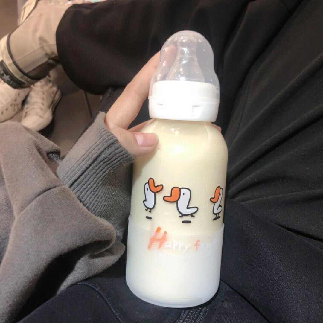 Household glass bottle Newborn baby big baby straw bottle Wide mouth diameter explosion-proof drop-proof silicone