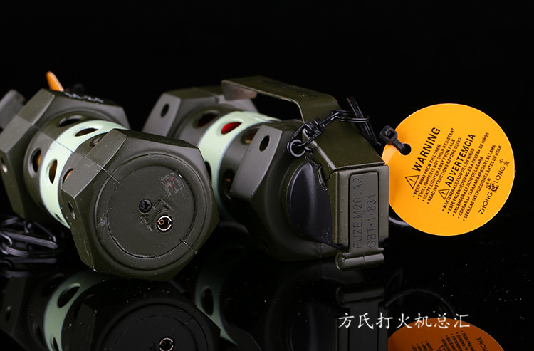 Sáng tạo cá tính mô phỏng đồ chơi mô hình cửa hàng nhẹ hơn ngọn lửa màu đỏ lớn áo gió bơm hơi bật lửa điện plasma