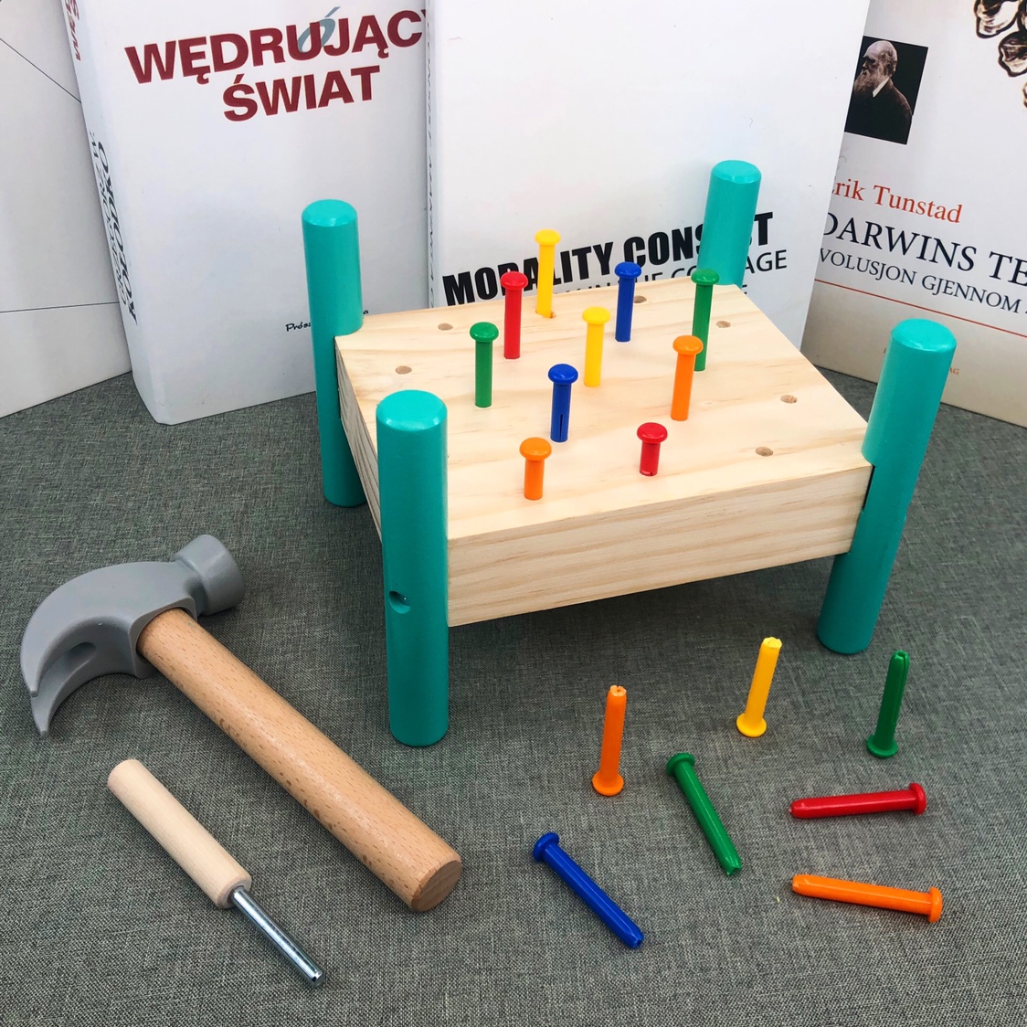 Montessori teaching aids Montessori early education puzzle knocking nails hammer piling table toys children's concentration training