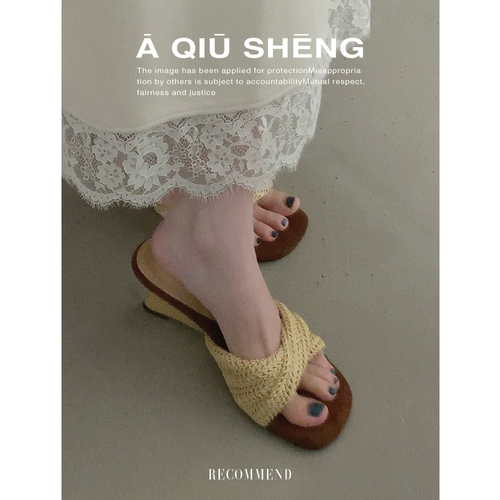 Соломенные слайдеры, тапочки, высокая дизайнерская обувь, 2025 года, тренд сезона