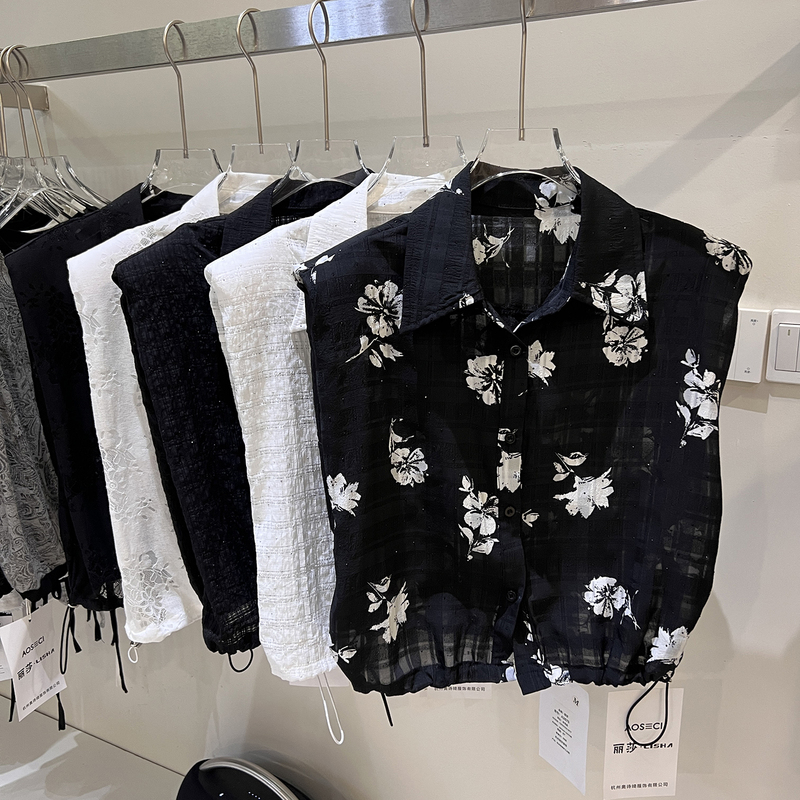 European-Style Printed Lace Sleeveless Shirt for Women, Summer 2026 New Model, Slim-Fit, Stylish Drawstring Hem Blouse, Lightweight Top