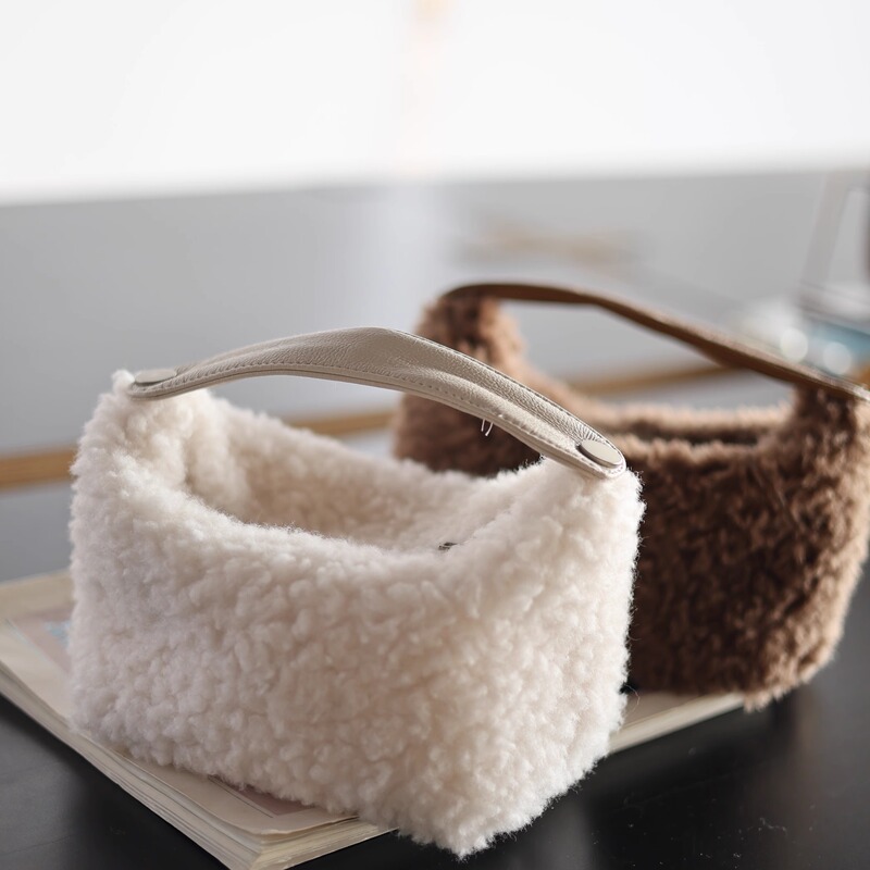New Style Lamb Wool Fashion Handbag Versatile Tote Bag Fur Bag Real Wool Fur Integrated Cute Small Bag New Style Lamb Wool Fashion Handbag Versatile Tote Bag Fur Bag Real Wool Fur Integrated Cute Small Bag