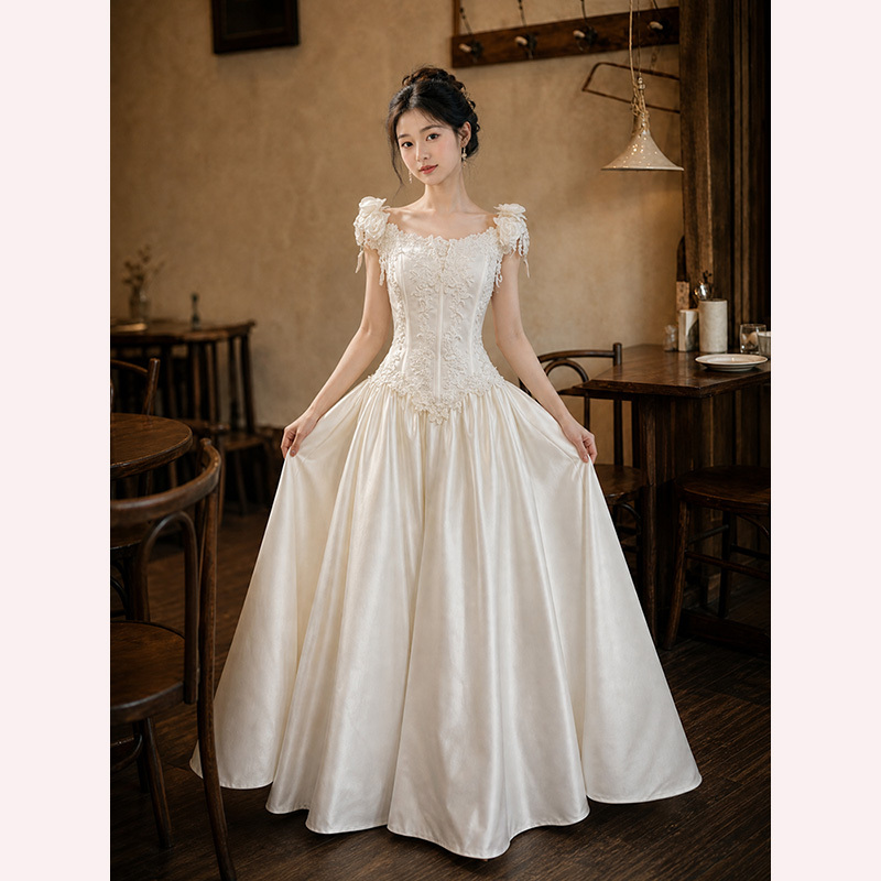 French Retro Satin Light Wedding Dress Bride Wedding Engagement Welcome Outing Veil Niche Photo Shooting Dress French Retro Satin Light Wedding Dress Bride Wedding Engagement Welcome Outing Veil Niche Photo Shooting Dress