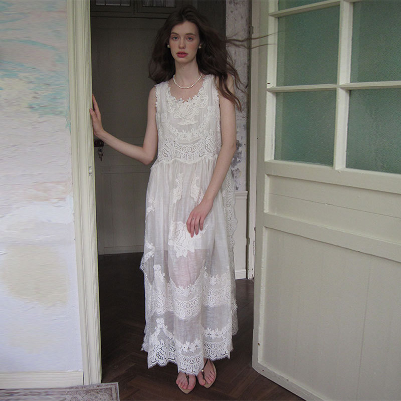 Aitrcoco French-Style High-End Elegant Sleeveless Lace Dress for Women, Summer Slimming Unique Mid-Length Sheer Dress