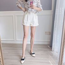 Live seconds kill ~ good quality loose white cowboy short short skinny roll Xia lady