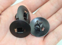 Suitable for Volvo s60s80xc60 water tank lower guard plate clip front bumper lower guard plate clip lower guard plate clip