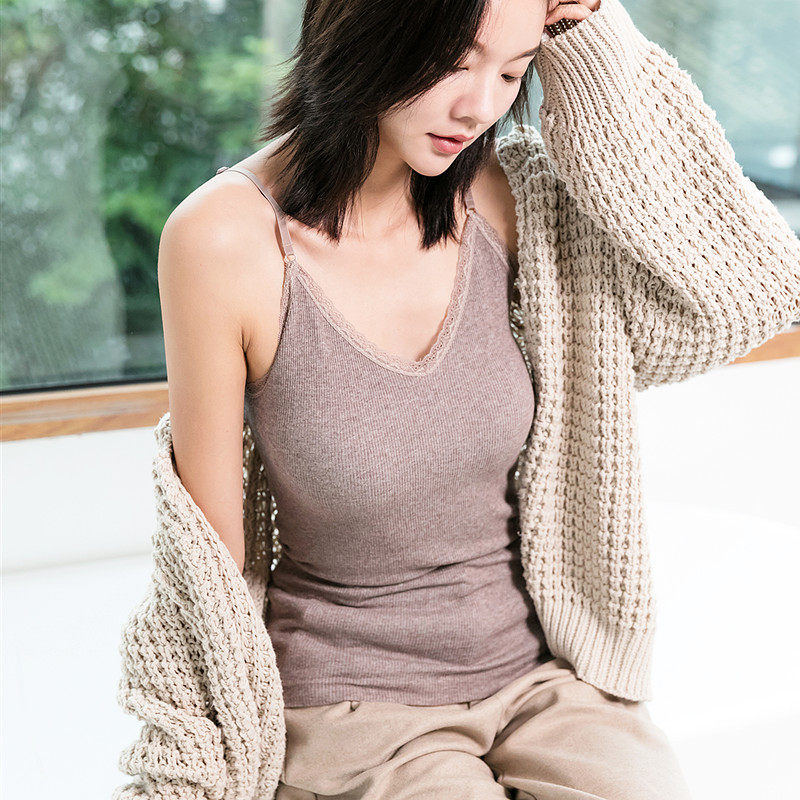 The small sling is also heart-warming. The loop velvet is comfortable and thin