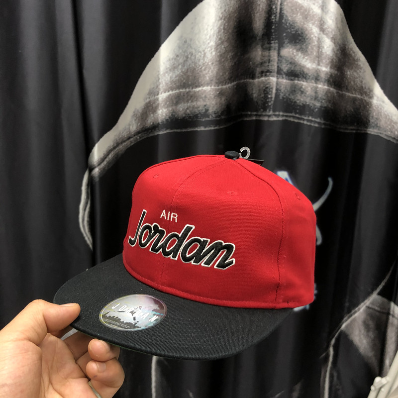 Av8448-687 & Black Rednew pattern AIR   JORDAN men and women currency summer ventilation Adjustable Duck tongue Baseball cap AV8448-BV5311