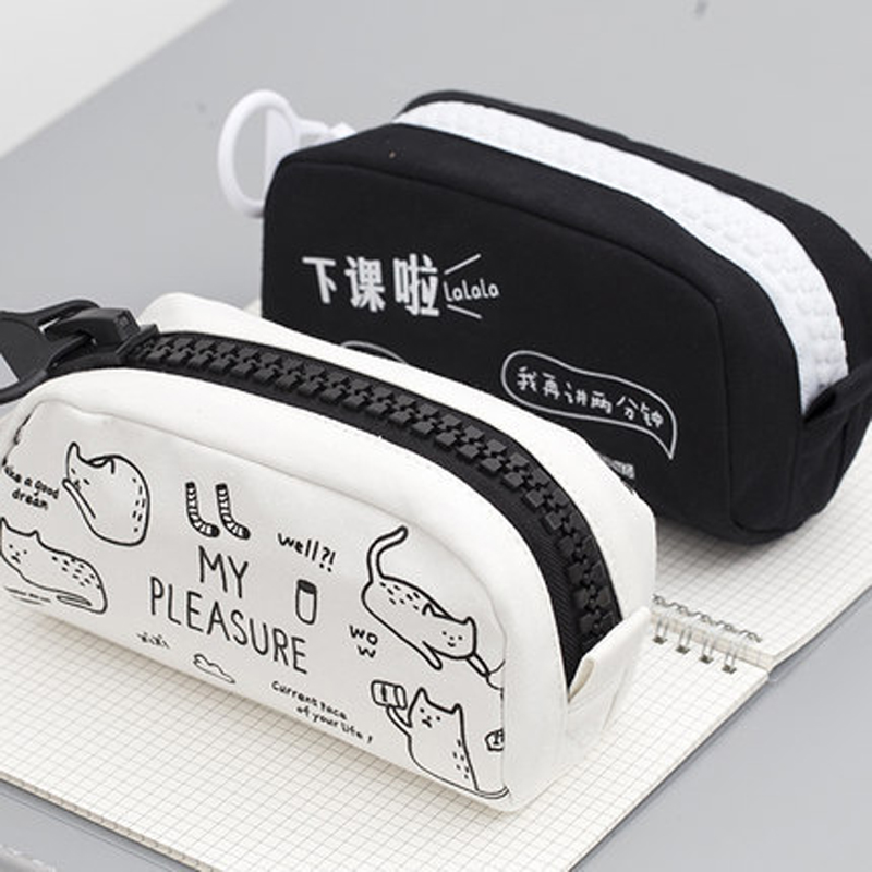 Pen bag 2021 new pop middle school student black cute stationery pen box Mori department high school students to blame big draw chain