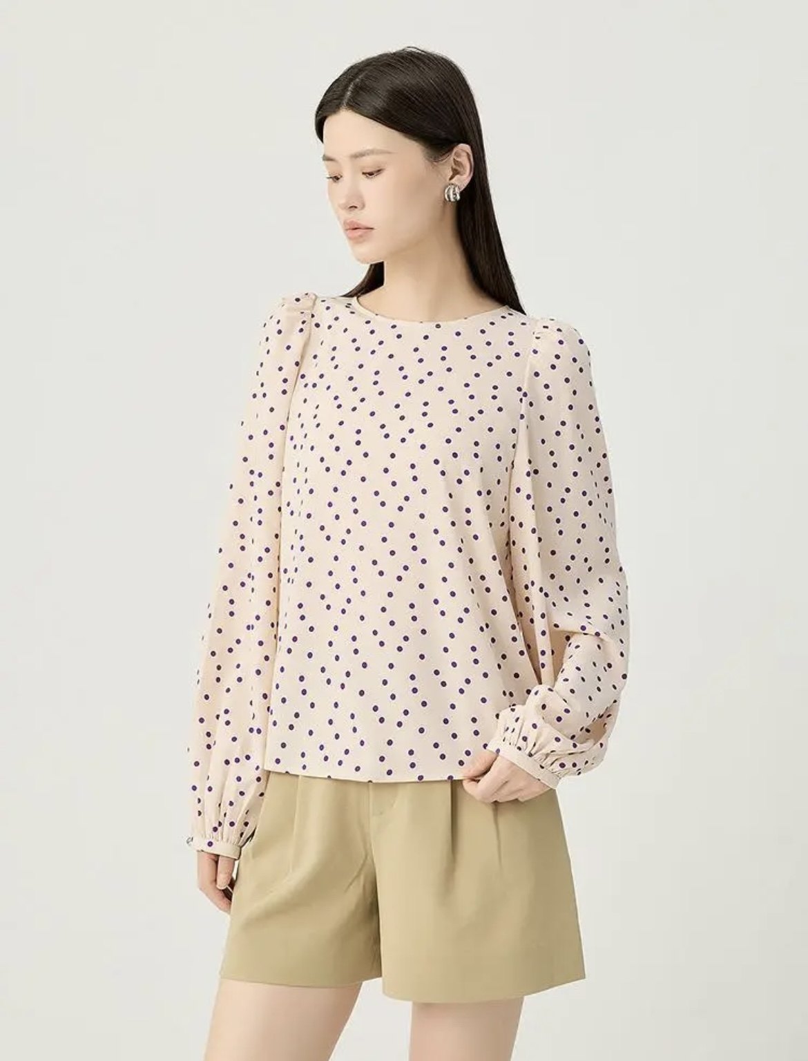 AMASS/阿玛施阿玛施春款百搭通勤波点圆领灯笼袖衬衫女5301128