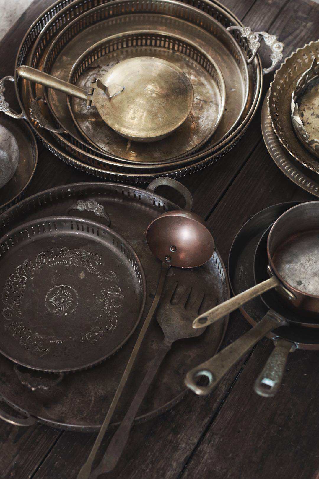 Bronze plate A Western old antique food still life photography props brass ornaments (second shop props shop)