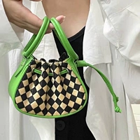 Зеленое место можно использовать для сбора мобильных телефонов и покупки предпочтительной доставки