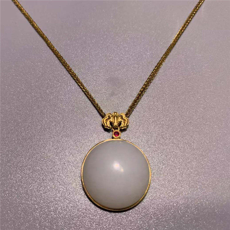 Jade Jia People and Tian Yugoat Grease White Yushan Water 18K Gold Inlaid Jade Pendant Jewellery Pendant Sweater Chain Lock Bone Pendant