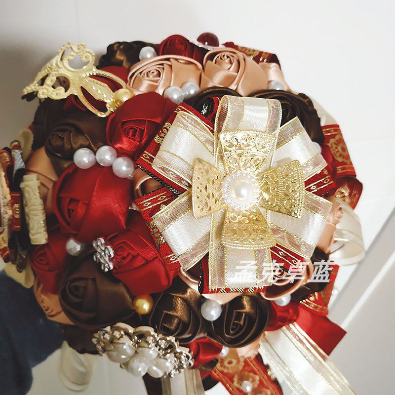 酒红玫瑰手捧花，婚礼最动人的复古浪漫