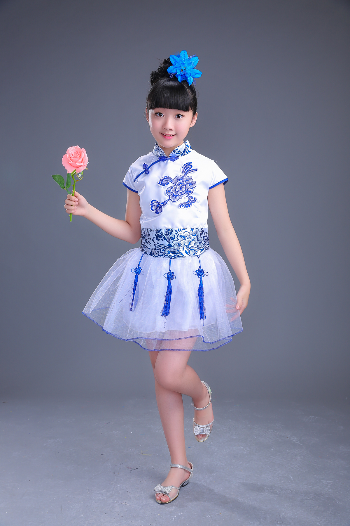 Quần áo múa sứ màu xanh và trắng Tang thơ mới trang phục ca hát trai gái Tang Shi biểu diễn mẫu giáo thơ cổ trang phục biểu diễn sân khấu cho bé