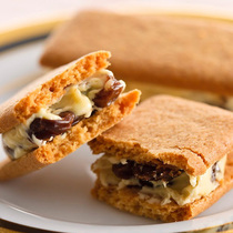 Japan Direct Mail Hokkaido specialty Rokuhatei gift box Rum raisin sandwich biscuits 5 boxes 2 boxes