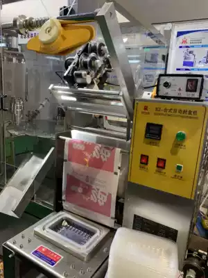 Semi-automatic fast food delivery packing box sealing machine lock fresh box plastic box packing machine automatic roll film sealing machine