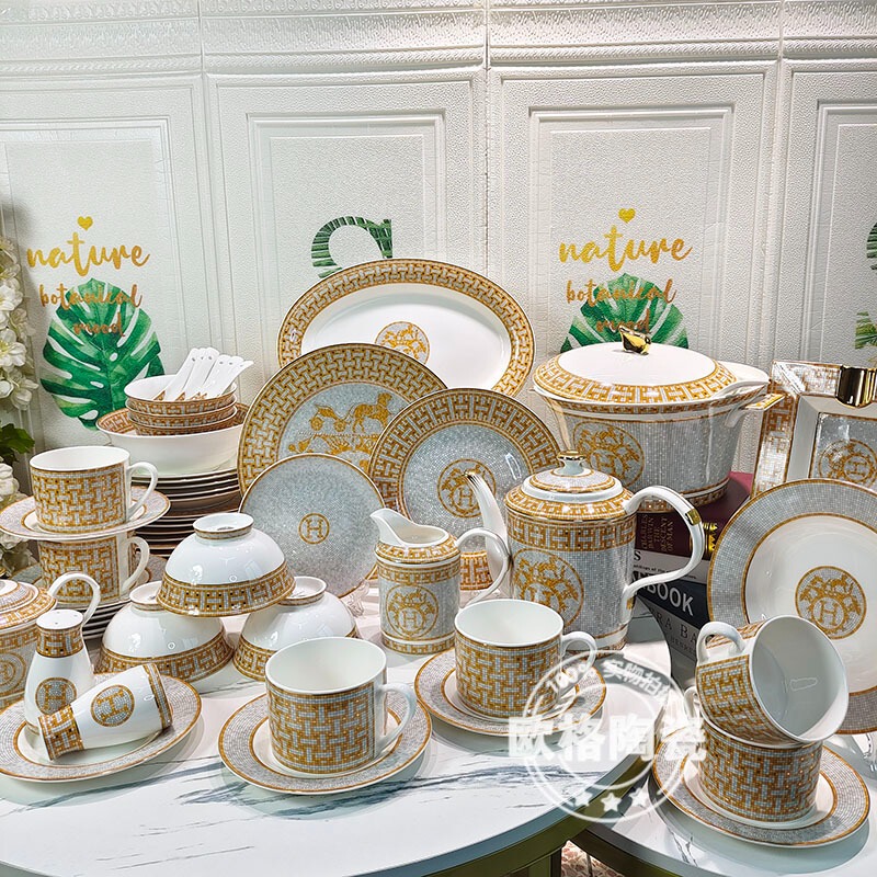 European-Style Golden Carriage 58-Piece Tableware Set, Light Luxury Bone China, Family Restaurant Plates, Bowls, Spoons, Dishes, Housewarming Gift