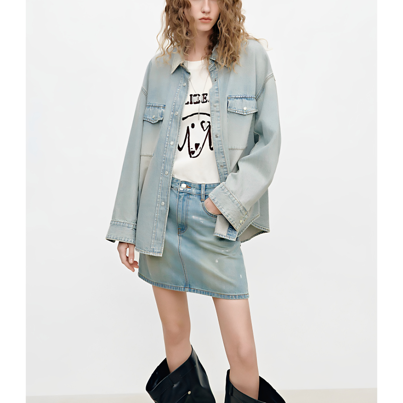 Same Style as in the Mall, 2026 Summer New Women's Retro Design Denim Shirt, Loose Long-Sleeve Light Blue Top